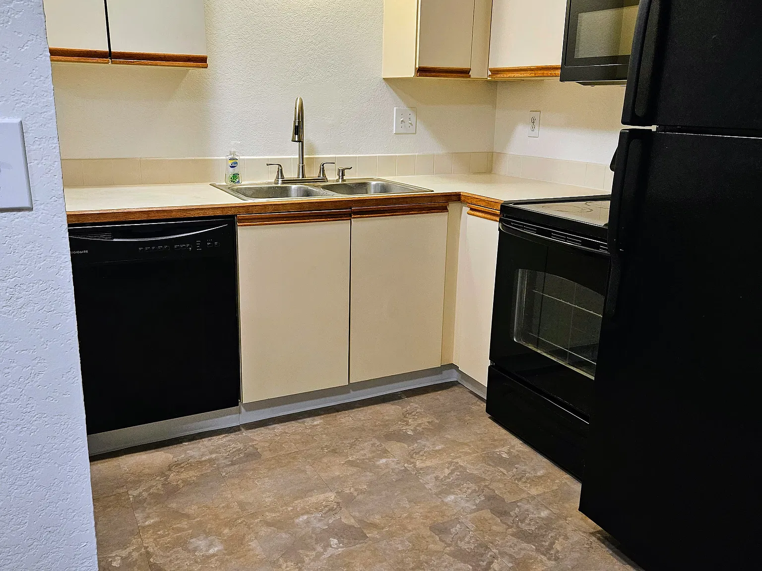 1 bed, 606 sqft, $1,700 — Photo 3