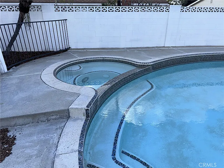 213 N Royal Pl — Photo 26