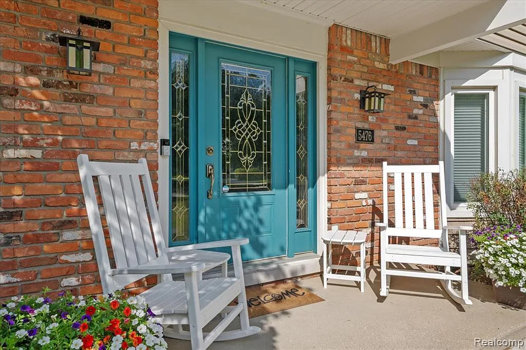 3 bed, 2.5 bath, 3838 sqft, $4,075 — Photo 4