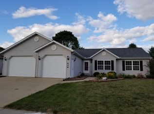 414 Wesley Ave, Savoy, IL