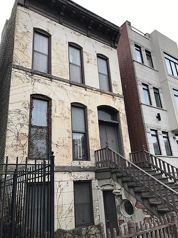 2nd image of 419 W Armitage Ave