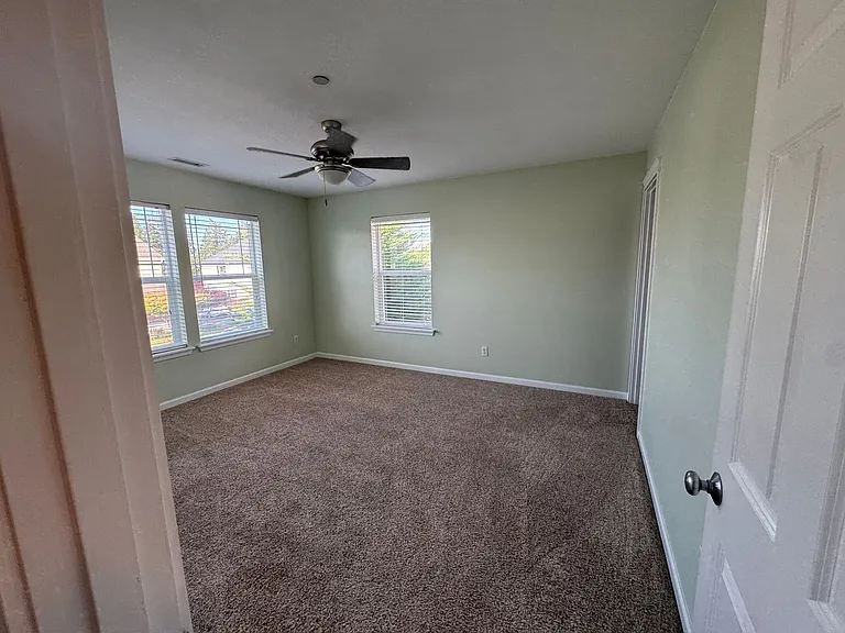 2811 Martin St — Photo 11