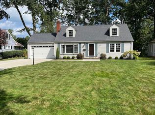 28618 N Lincoln Rd, Bay Village, OH 44140