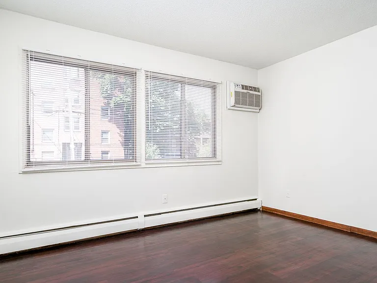 2626 Fremont Ave S — Photo 25
