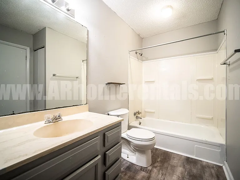 916 Desoto Pl — Photo 8