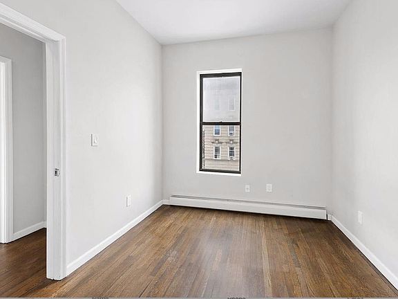 2nd image of 426 Bainbridge St #1