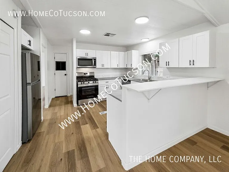 2534 N Calle Segundo — Photo 9