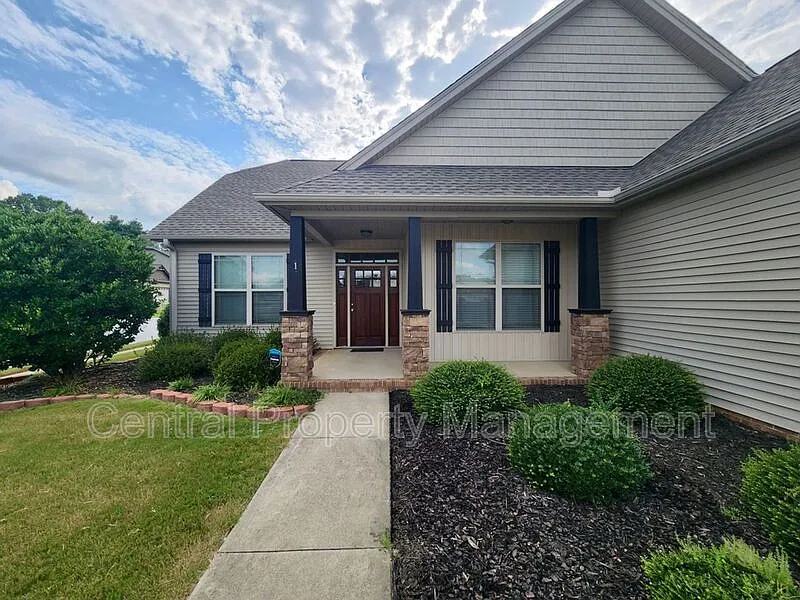 3 bed, 2.0 bath, 1821 sqft, $1,795 — Photo 2