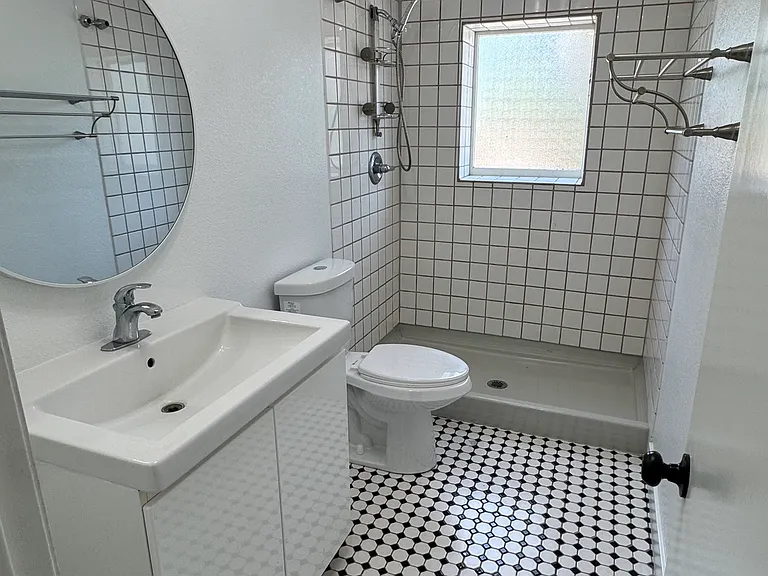 2097 Valley View Blvd #B-1/2 — Photo 18