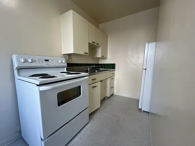 Judith Manor - 1522 N — Photo 7