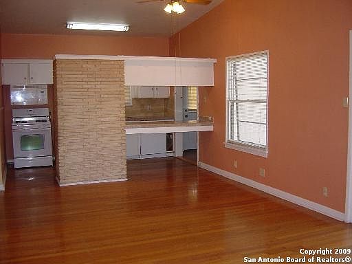 4th image of 459 Sharon Dr