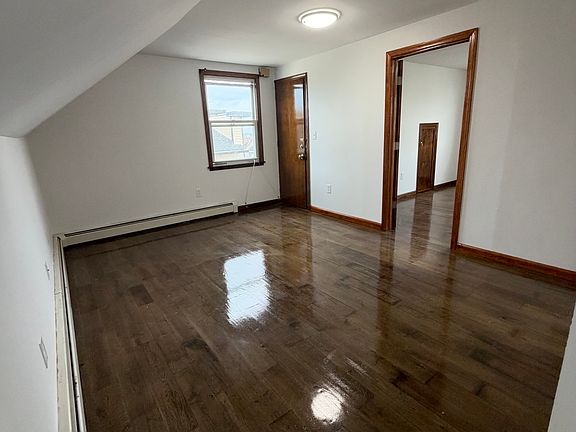 4th image of 365 Devon St #3