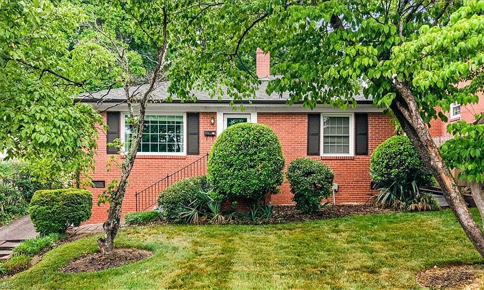 1st image of 214 Mayflower Dr