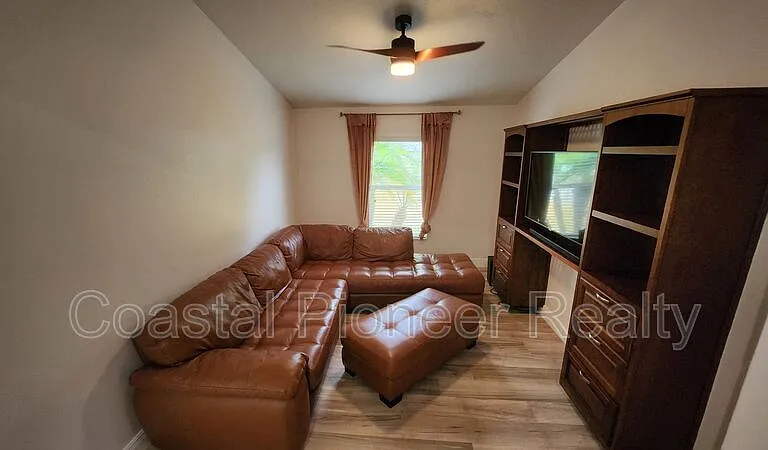 11404 Holmbridge Ln — Photo 15