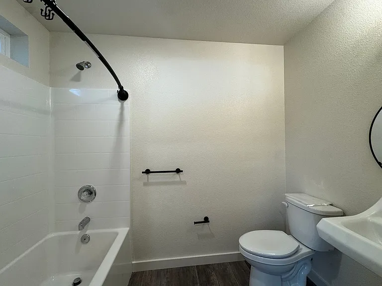 967 W Harris St — Photo 5