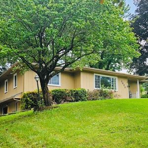 2622 Green Valley Rd, Saint Joseph, MO, 64505