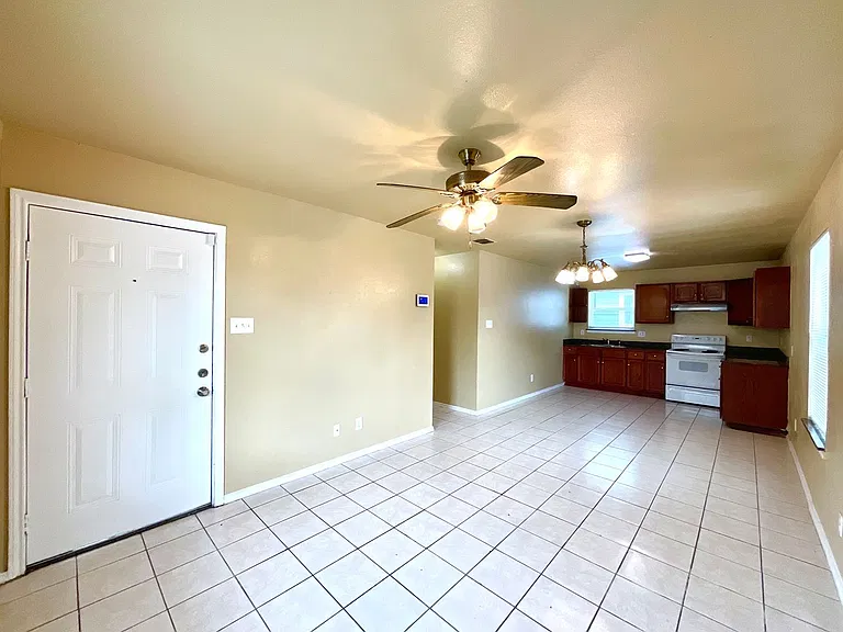 422 Amires Pl — Photo 6