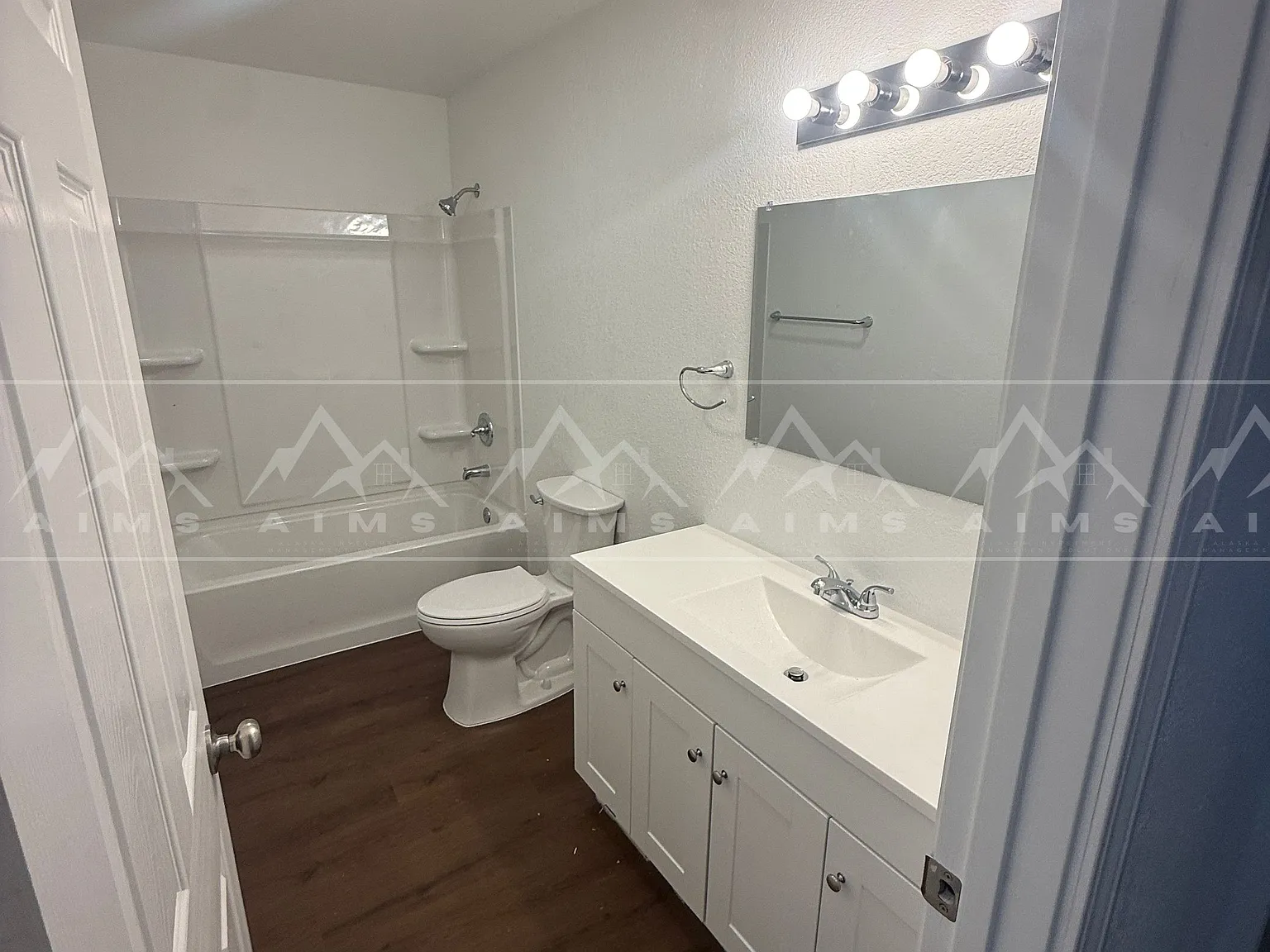 3 bed, 1.5 bath, $2,000 — Photo 3