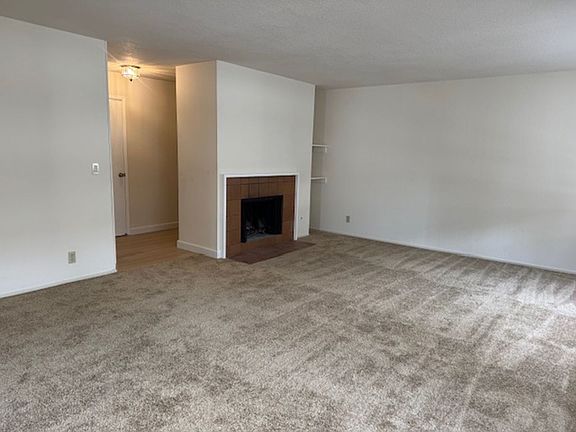 4th image of 1074 Wesley Ct APT 6