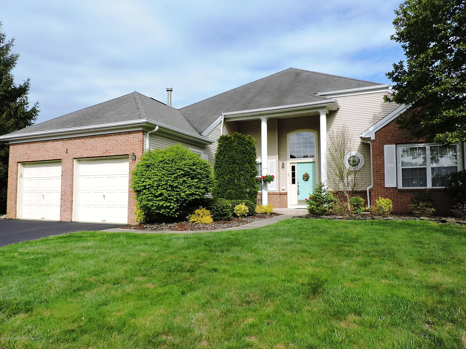 1 Anthony Cir photo 1