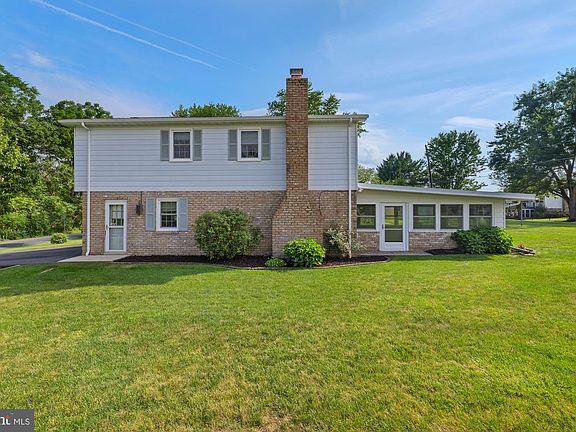 4th image of 165 Redding Ln