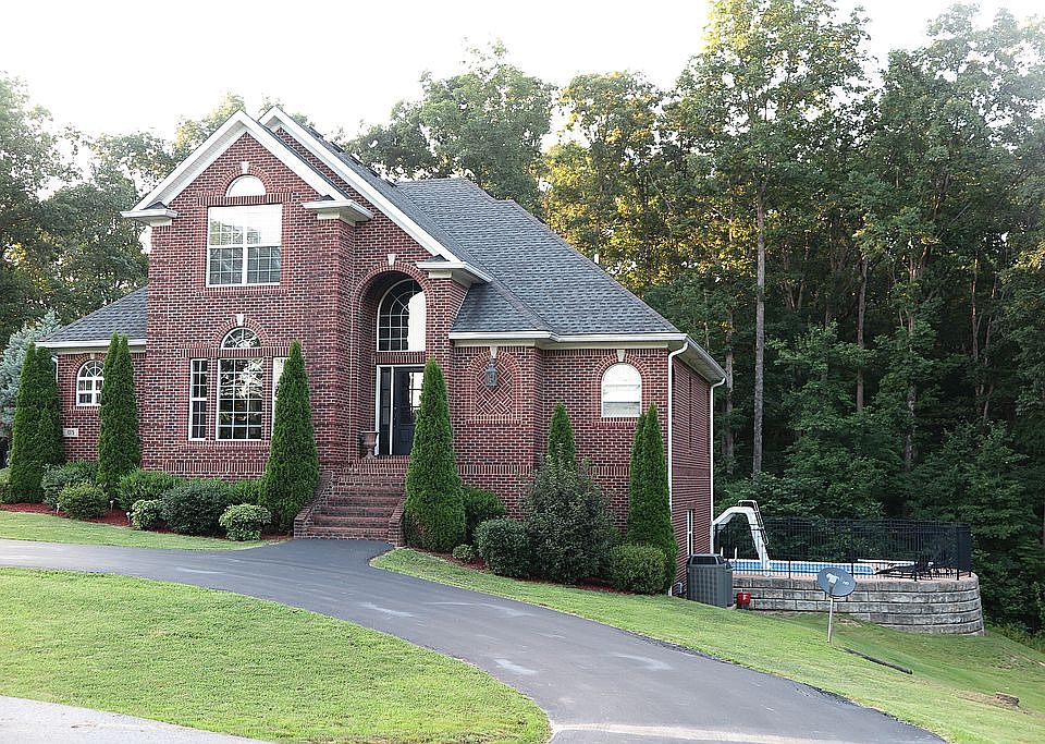 1st image of 1375 Hidden Valley Dr