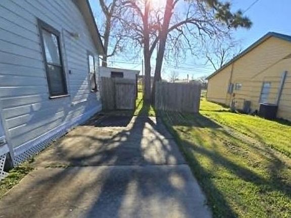 4th image of 428 Azalea St