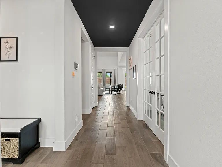 801 Lake Cove Dr — Photo 13