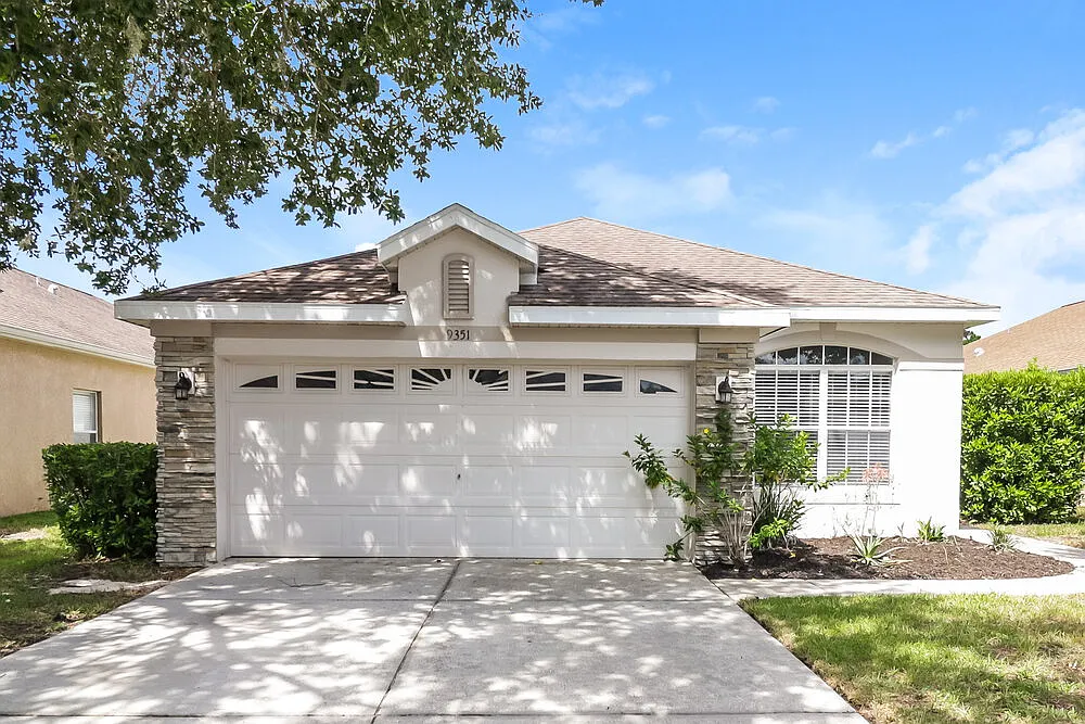 3 bed, 2.0 bath, 1819 sqft, $2,185 — Photo 1
