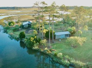 8821 Peters Point Rd, Edisto Island, SC 29438