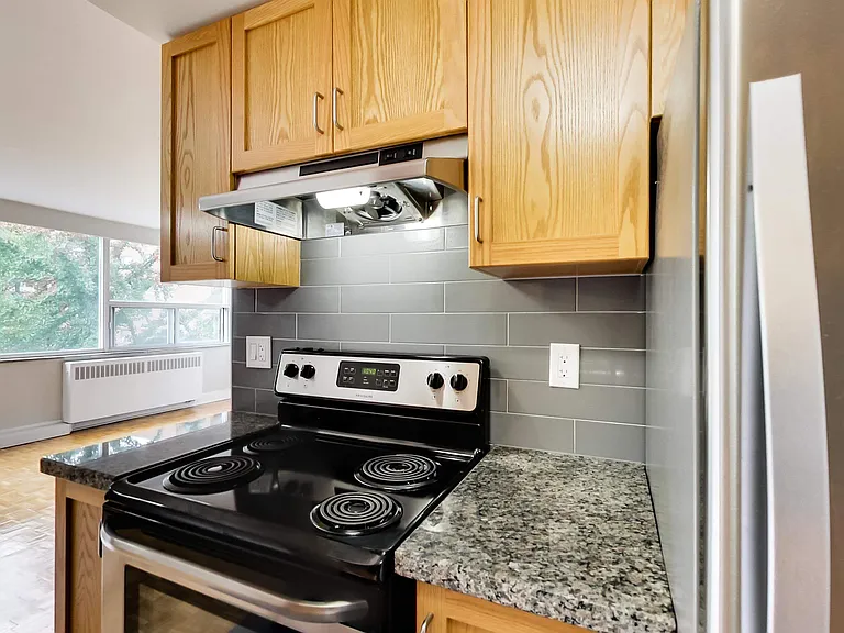 680 Roselawn Ave — Photo 119