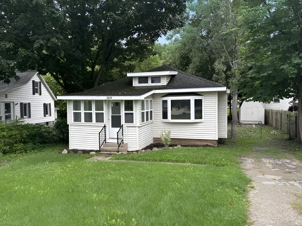 309 W Riverside Dr, Ionia, MI 48846