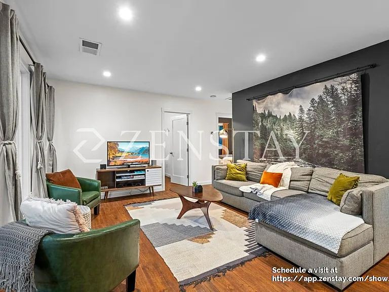 10541 Old River Rd — Photo 5