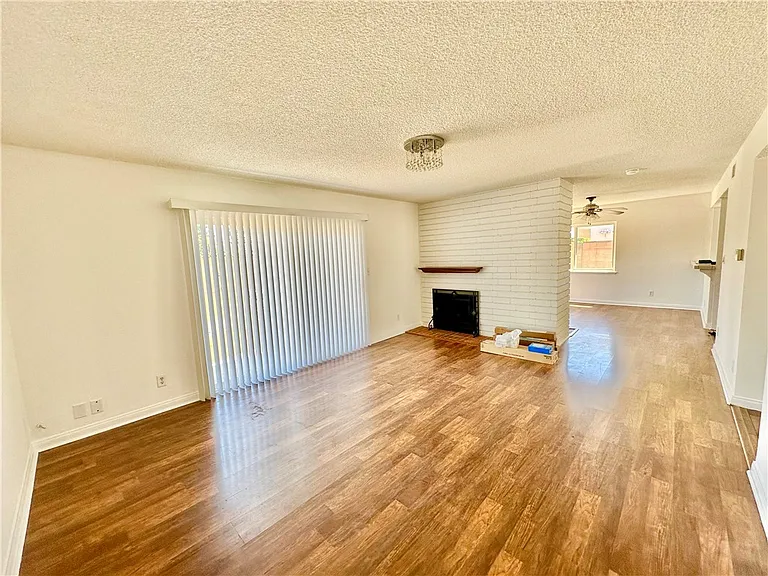 20355 Itasca St — Photo 7