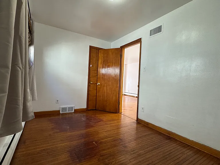 18 Tuxedo Pl #1 — Photo 6