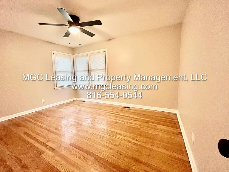 102 SE 9th St — Photo 15