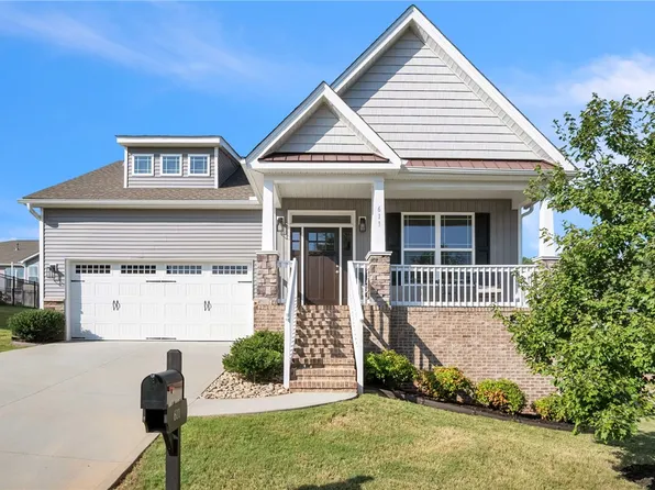 611 Sandstone Dr, Seneca, SC 29678