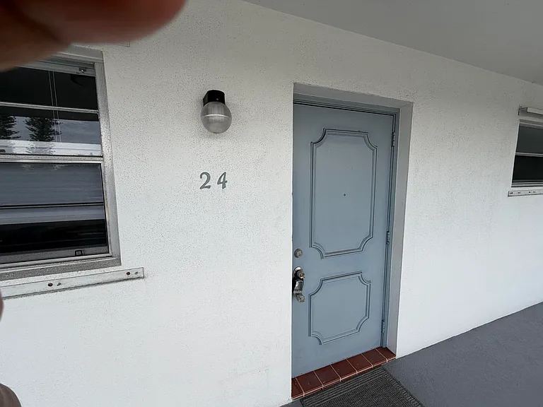 420 W Palm St #24 — Photo 2