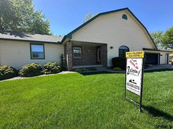 307 E 10th St, Dorchester, NE 68343