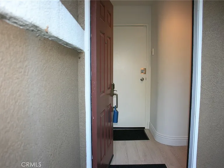 1805 Crescent Oak — Photo 3