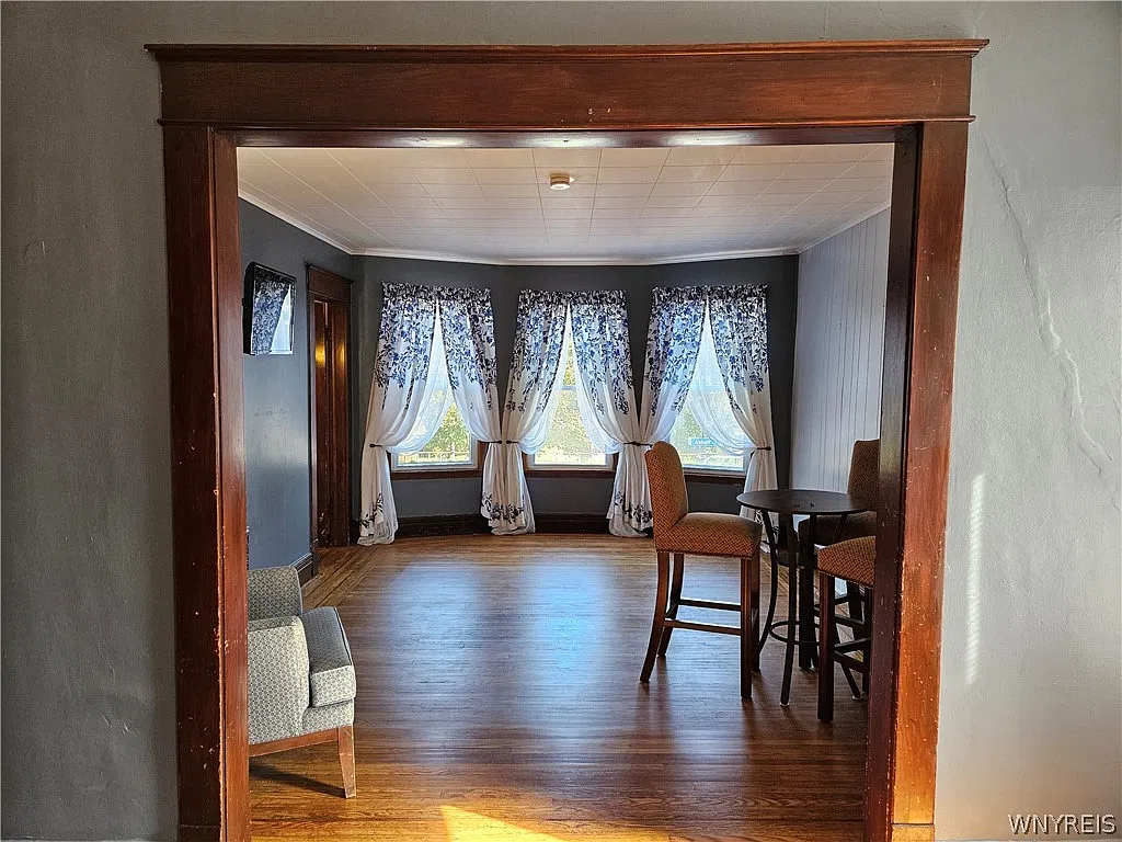 3 bed, 1.0 bath, 1159 sqft, $1,250 — Photo 2