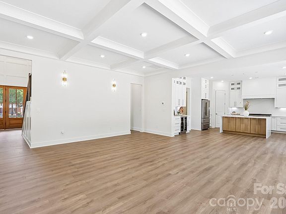 4th image of 332 Point Carpenter Rd