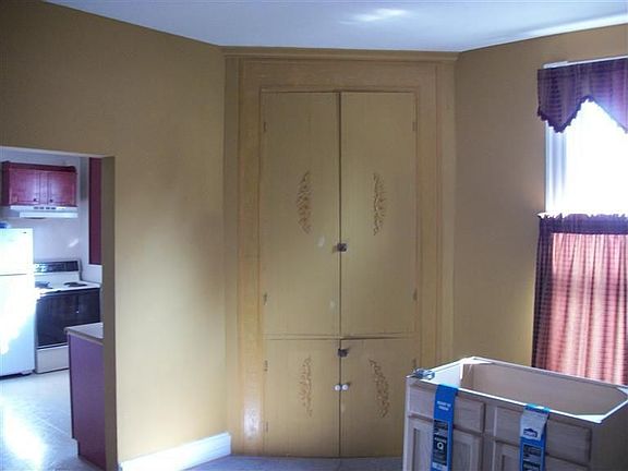 4th image of 207 E Main St
