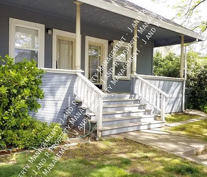4311 V St #2 — Photo 2