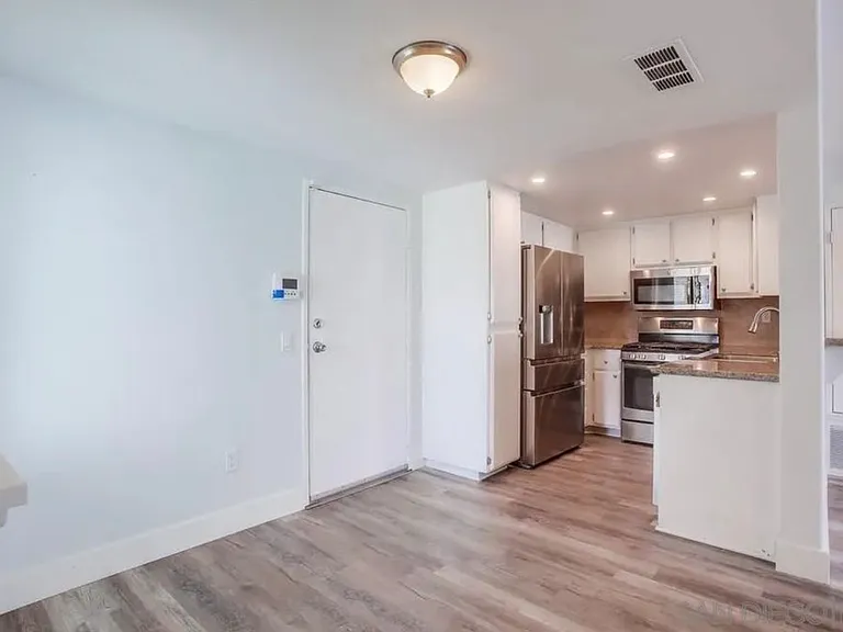 450 Stoney Point Way — Photo 7
