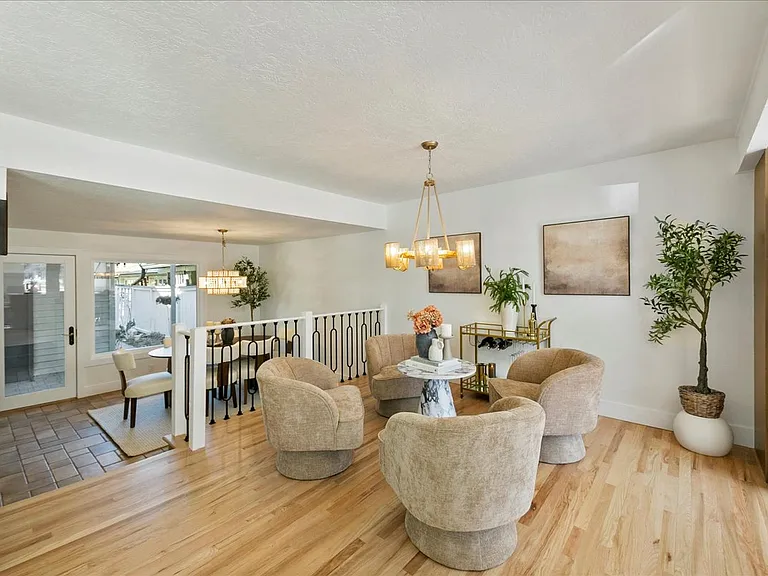 459 S Walnut St — Photo 5