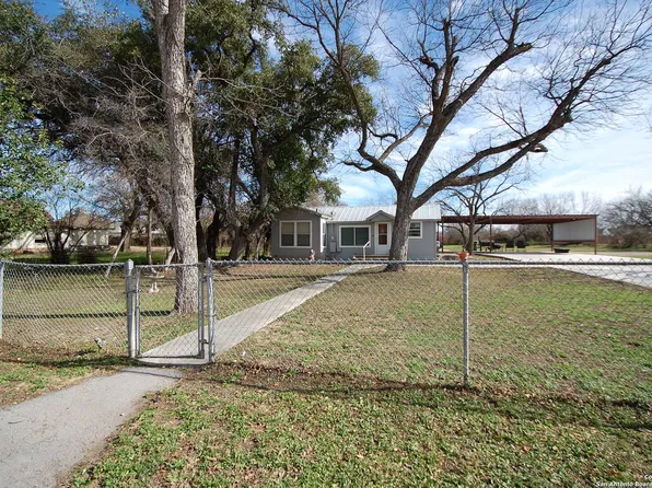 908 S PARK ST, Uvalde, TX 78801