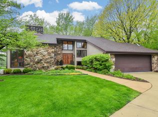 1S792 Ironwood Ln, Wheaton, IL 60189