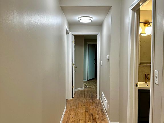 5th image of 909 N Damen Ave APT 1