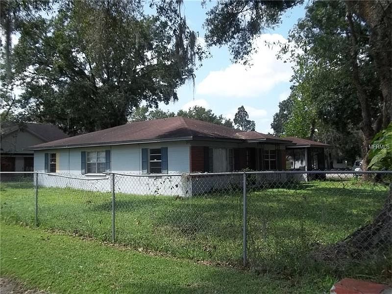 2nd image of 2201 Strawberry Dr